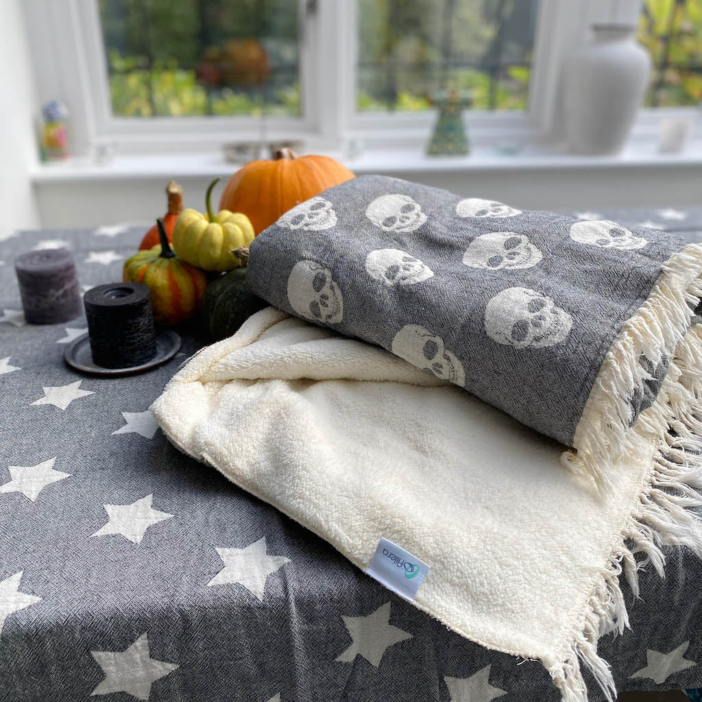 Skull Fleece Lined Throw